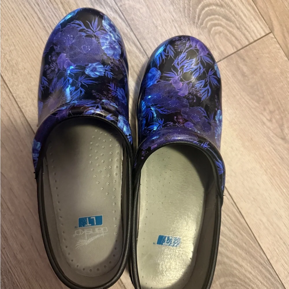 Floral Patterned Clogs - Picture 3 of 6